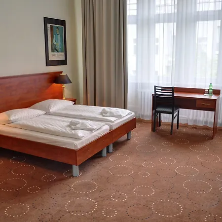 Selina Berlin West-2